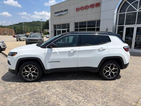 Used 2025 Jeep Compass Limited AWD/4WD image 5