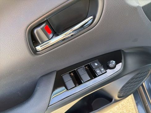 Used 2022 Toyota Prius XLE image 12