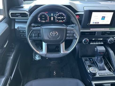 Certified 2025 Toyota Tacoma TRD Off-Road AWD/4WD image 18