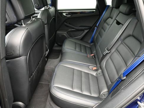 Certified 2025 Porsche Macan AWD/4WD image 7