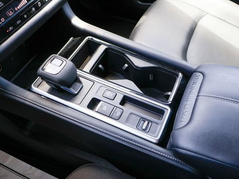 Used 2023 Nissan Pathfinder SL FWD image 17