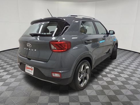 Used 2024 Hyundai Venue SEL FWD image 4