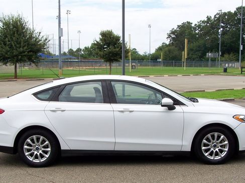 Used 2015 Ford Fusion S FWD image 5