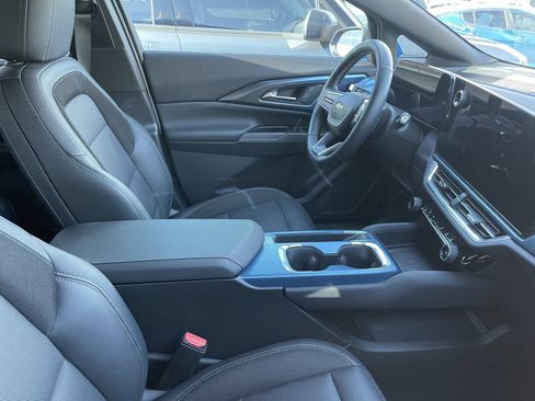 Used 2024 Chevrolet Equinox EV LT FWD image 7