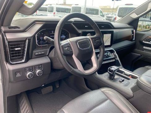 Used 2023 GMC Sierra 1500 Denali w/ Technology Package AWD/4WD image 12