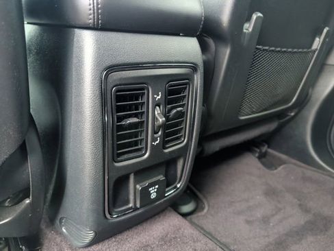 Used 2019 Jeep Grand Cherokee Altitude image 35