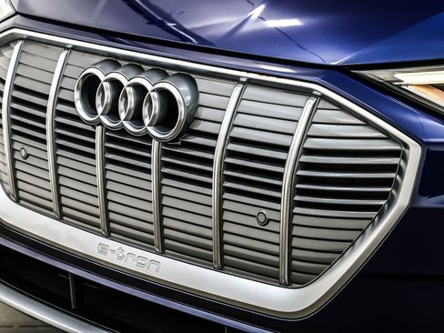 Used 2022 Audi e-tron Premium image 13