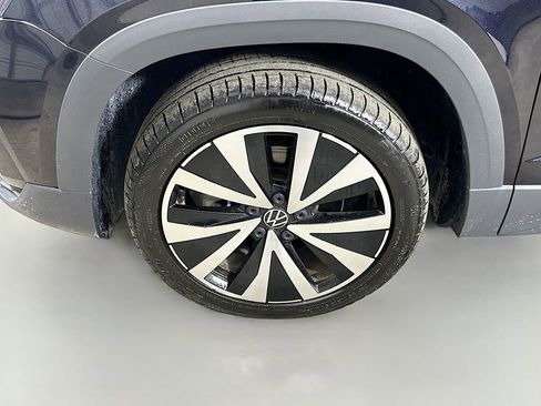 Used 2023 Volkswagen Taos SE w/ Panoramic Sunroof Package image 8