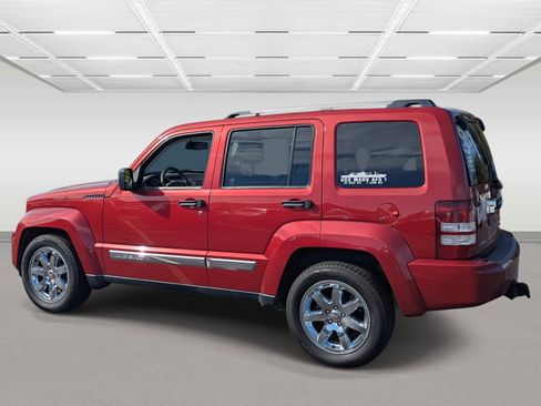 Used 2010 Jeep Liberty Limited w/ Tire & Wheel Group image 3