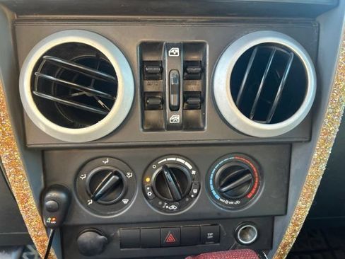 Used 2009 Jeep Wrangler Unlimited Sahara w/ Dual Top Group AWD/4WD image 10