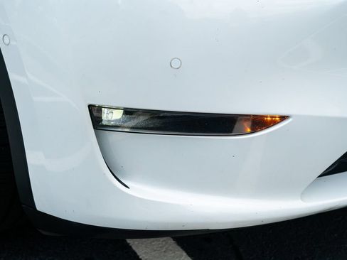Used 2022 Tesla Model Y Performance AWD/4WD image 9