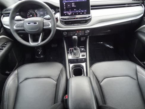 Used 2025 Jeep Compass Limited AWD/4WD image 11