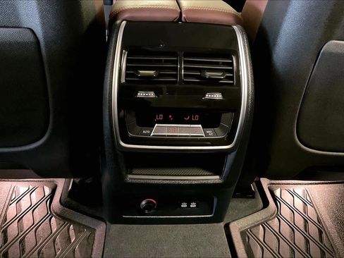 Used 2023 BMW X7 xDrive40i w/ Premium Package image 33