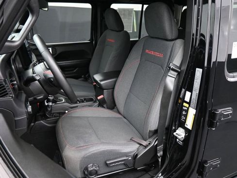Used 2024 Jeep Gladiator Rubicon AWD/4WD image 17