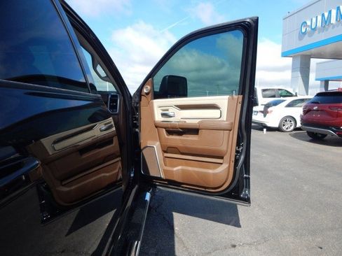 Used 2023 RAM 3500 Laramie image 14