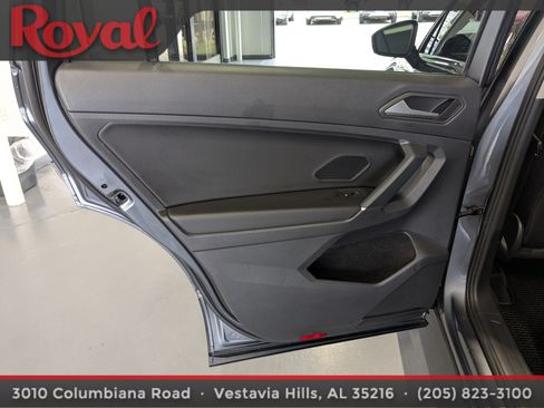 Used 2020 Volkswagen Tiguan SE w/ Panoramic Sunroof Package FWD image 13
