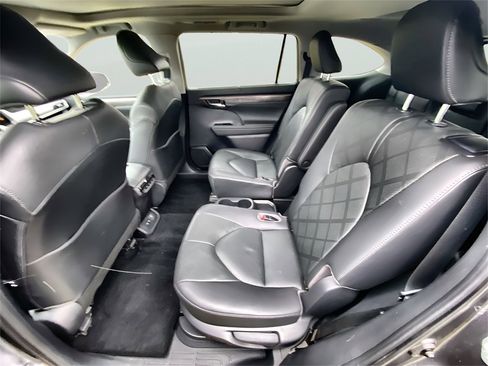Used 2020 Toyota Highlander Platinum image 24