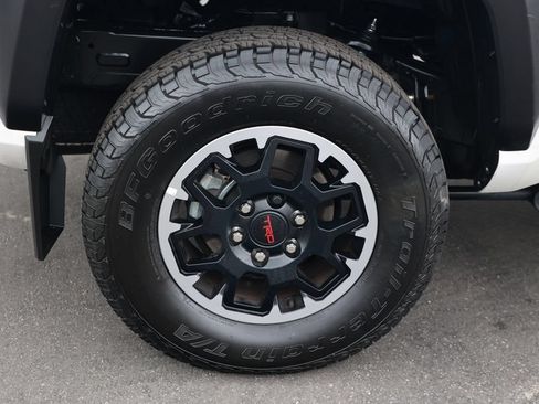 Used 2024 Toyota Tacoma TRD Off-Road AWD/4WD image 9