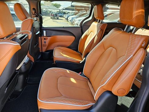 New 2026 Chrysler Pacifica Pinnacle FWD image 11