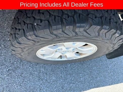 Used 2014 Toyota Tacoma 4x4 Access Cab w/ SR5 Package image 3