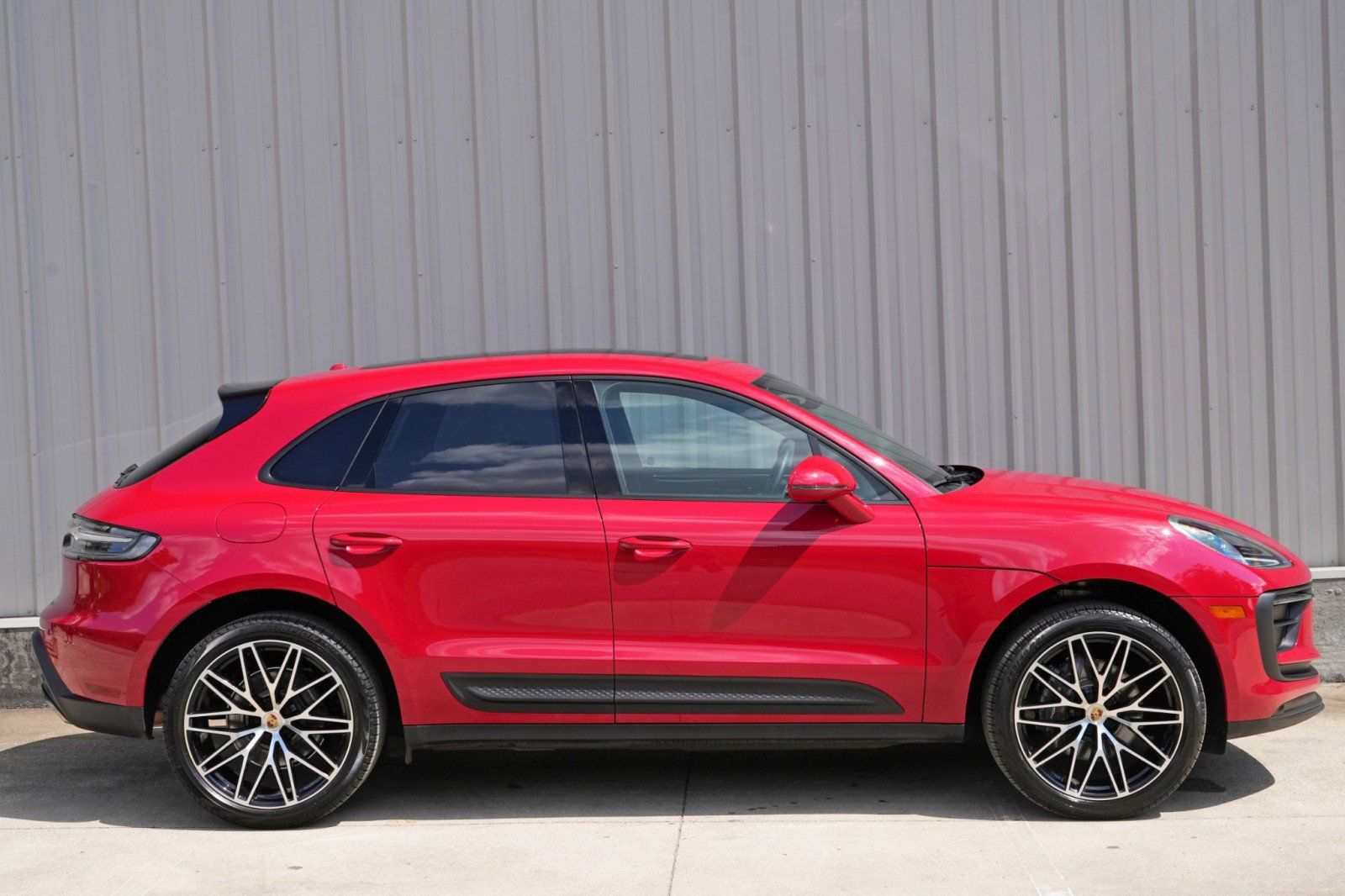 Used 2024 Porsche Macan AWD/4WD image 52