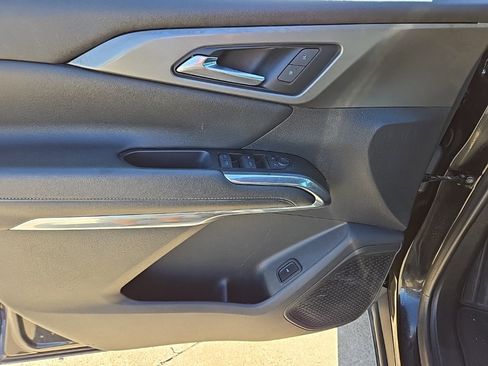 Used 2024 Chevrolet Traverse LT image 12