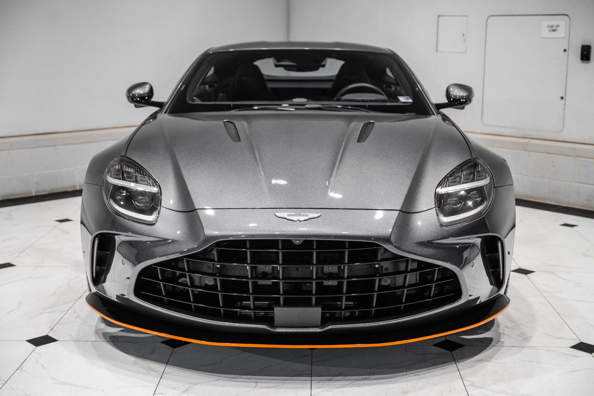 Used 2025 Aston Martin V8 Vantage Coupe RWD image 7
