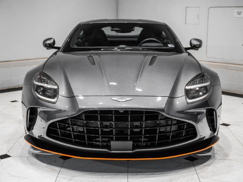 Used 2025 Aston Martin V8 Vantage Coupe RWD image 7