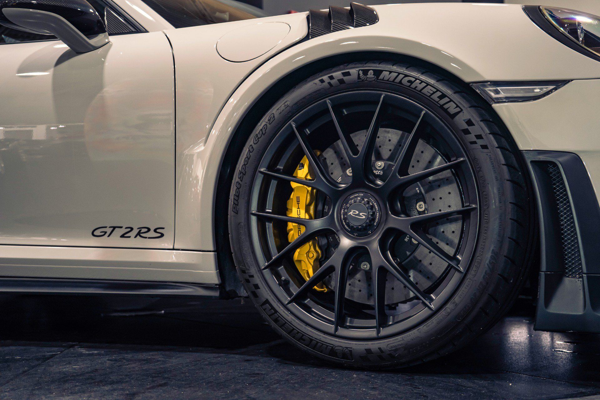 Used 2018 Porsche 911 GT2 RS w/ Weissach Package RWD image 5