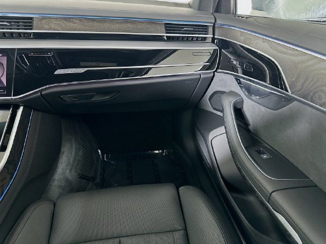 Used 2025 Audi A8 L 3.0T AWD/4WD image 24