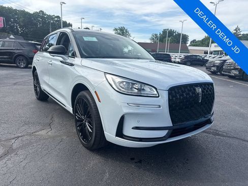 Used 2025 Lincoln Corsair Reserve w/ Equipment Group 202A AWD/4WD image 4