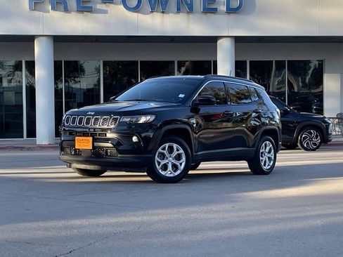 Used 2024 Jeep Compass Latitude image 1