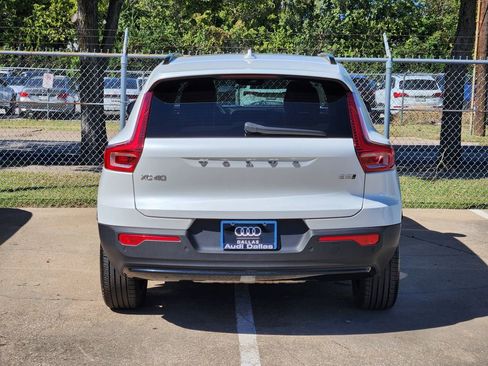 Used 2024 Volvo XC40 B5 Plus w/ Climate Package image 6