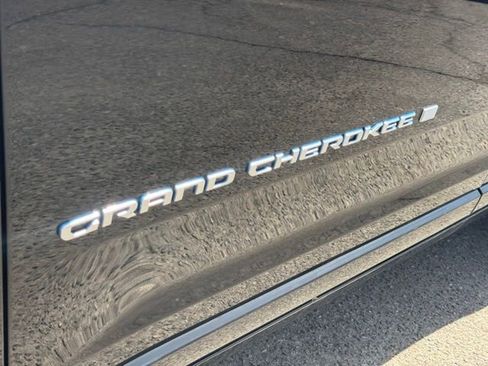 New 2024 Jeep Grand Cherokee Overland w/ Advanced Protech Group III AWD/4WD image 11