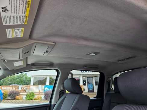 Used 2015 Nissan Titan SV w/ SV Value Truck Package AWD/4WD image 15