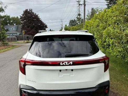 Used 2025 Kia Seltos EX w/ EX Sunroof Package FWD image 17