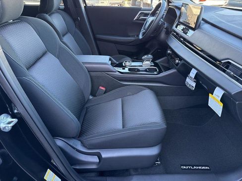 New 2025 Mitsubishi Outlander ES FWD image 26