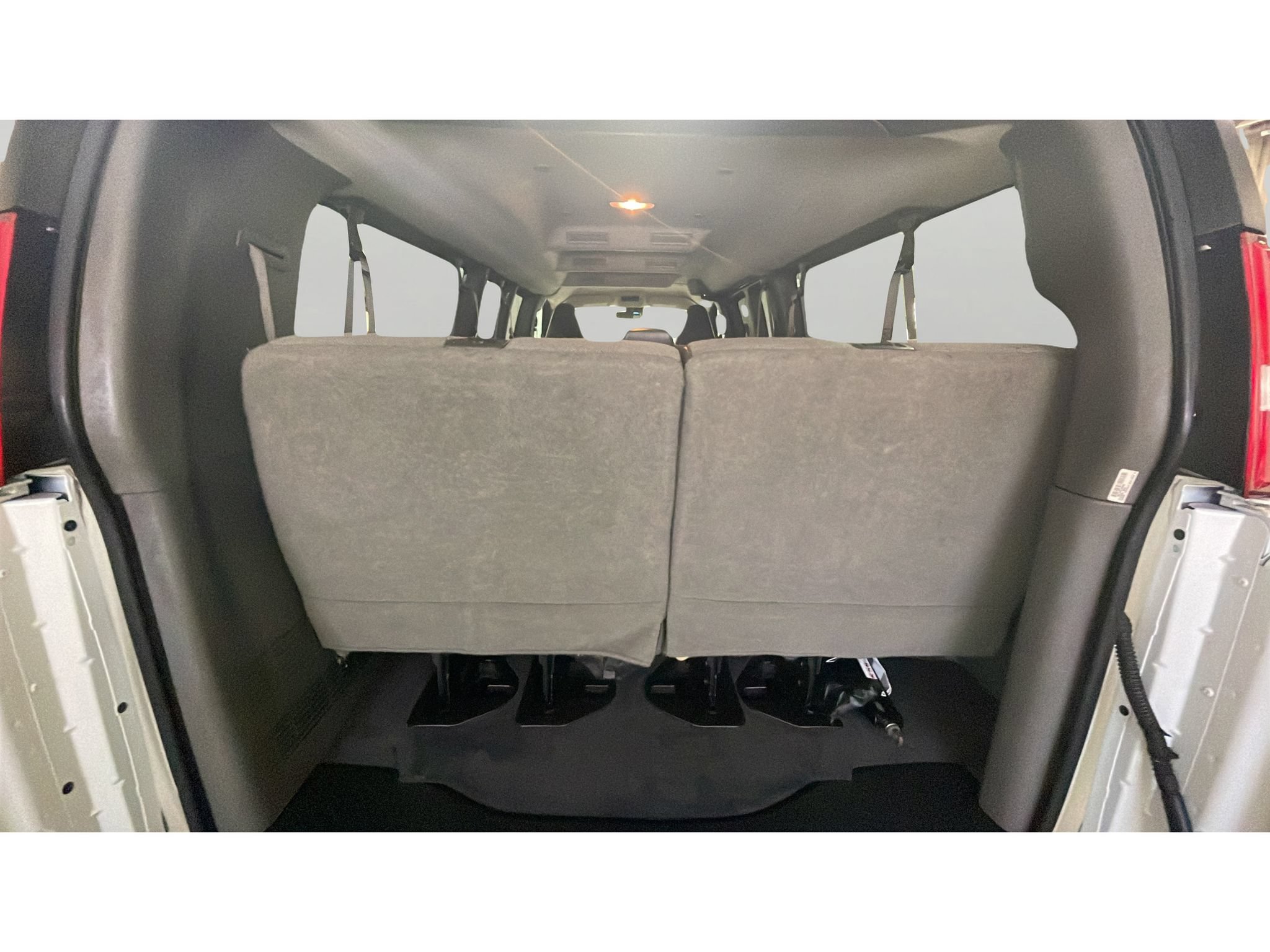 Used 2025 Chevrolet Express 3500 LT w/ LT Preferred Equipment Group RWD image 13