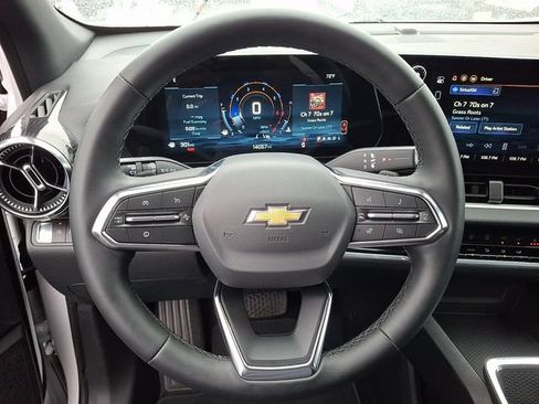 Used 2026 Chevrolet Equinox LT FWD image 13