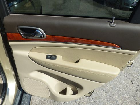 Used 2011 Jeep Grand Cherokee Overland w/ Trailer Tow Group image 14