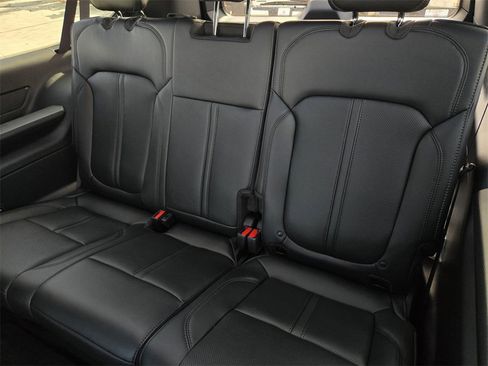 New 2025 Jeep Wagoneer L Series II w/ Premium Group I image 15