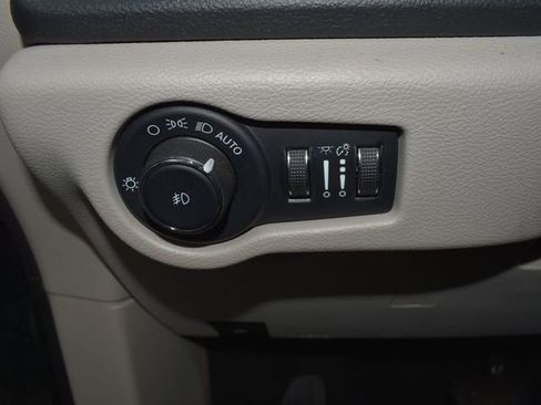 Used 2023 Chrysler Pacifica Limited FWD image 15