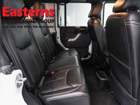 Used 2015 Jeep Wrangler Unlimited Sahara w/ Connectivity Group AWD/4WD image 24