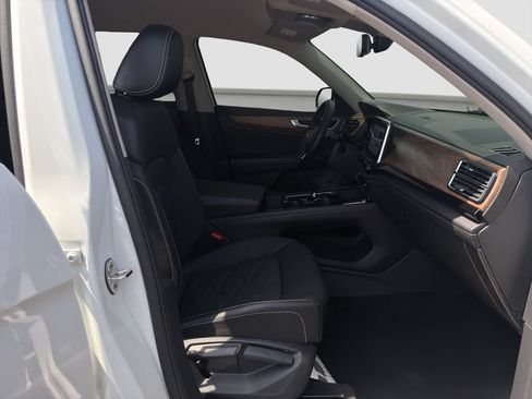 Used 2024 Volkswagen Atlas SE w/ Black Wheel Package AWD/4WD image 18