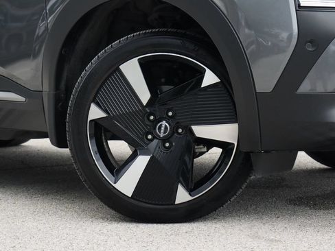 Used 2025 Nissan Kicks SR w/ SR Premium Package AWD/4WD image 3