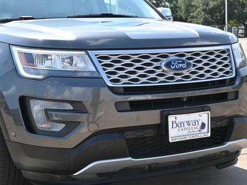 Used 2017 Ford Explorer Platinum AWD/4WD image 28