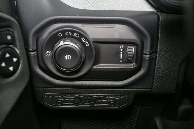 Used 2026 Jeep Wrangler Unlimited Sahara AWD/4WD image 34