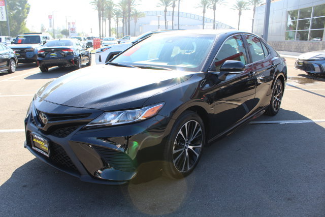 Used 2019 Toyota Camry SE w/ Convenience Package FWD image 5