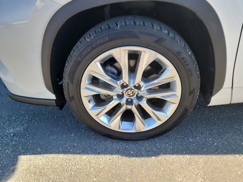 Used 2021 Toyota Highlander Limited image 13