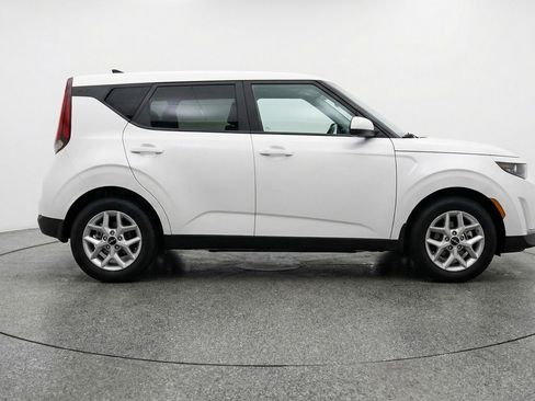Used 2025 Kia Soul LX w/ LX Technology Package image 11